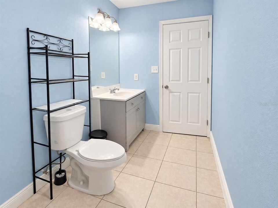 For Sale: $215,000 (2 beds, 1 baths, 744 Square Feet)