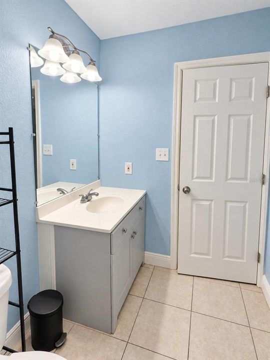 For Sale: $215,000 (2 beds, 1 baths, 744 Square Feet)