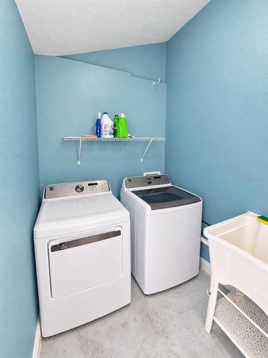 For Sale: $215,000 (2 beds, 1 baths, 744 Square Feet)