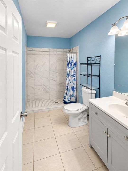 For Sale: $215,000 (2 beds, 1 baths, 744 Square Feet)