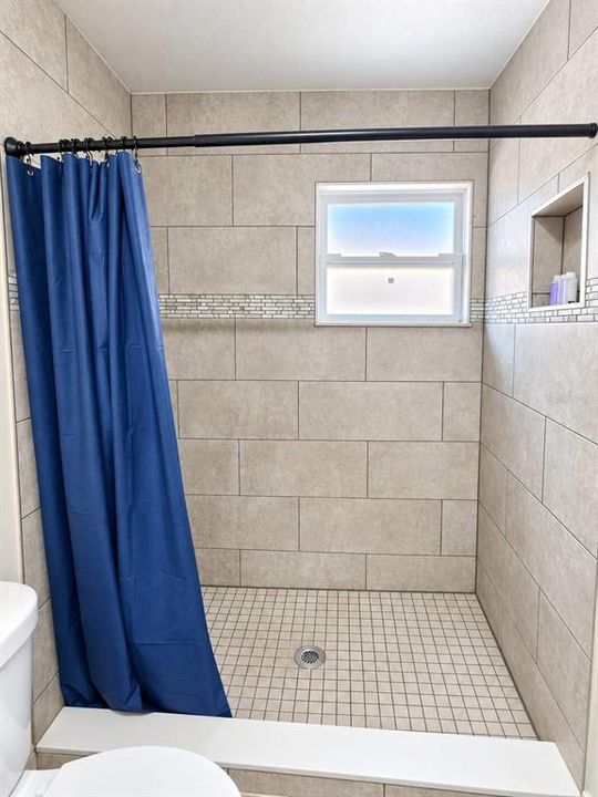 For Sale: $215,000 (2 beds, 1 baths, 744 Square Feet)