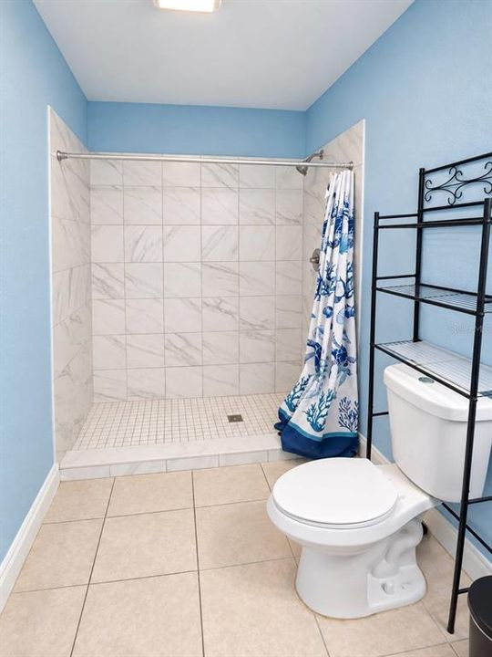 For Sale: $215,000 (2 beds, 1 baths, 744 Square Feet)