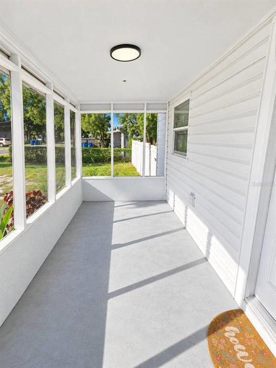 For Sale: $215,000 (2 beds, 1 baths, 744 Square Feet)