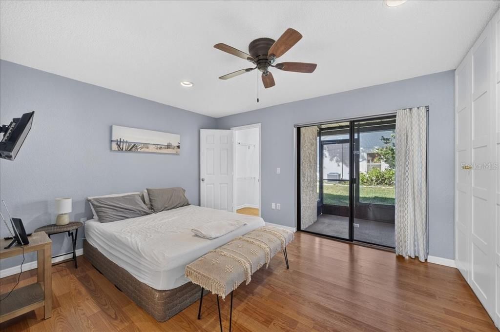 For Sale: $149,900 (1 beds, 1 baths, 707 Square Feet)