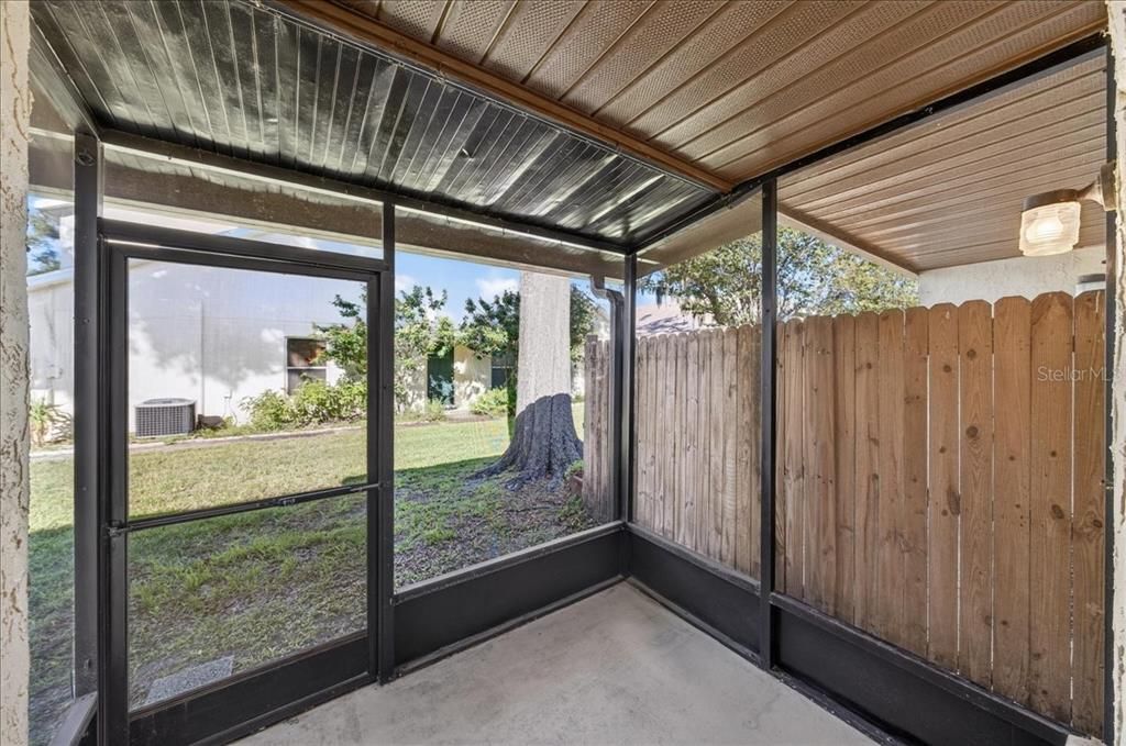 For Sale: $149,900 (1 beds, 1 baths, 707 Square Feet)
