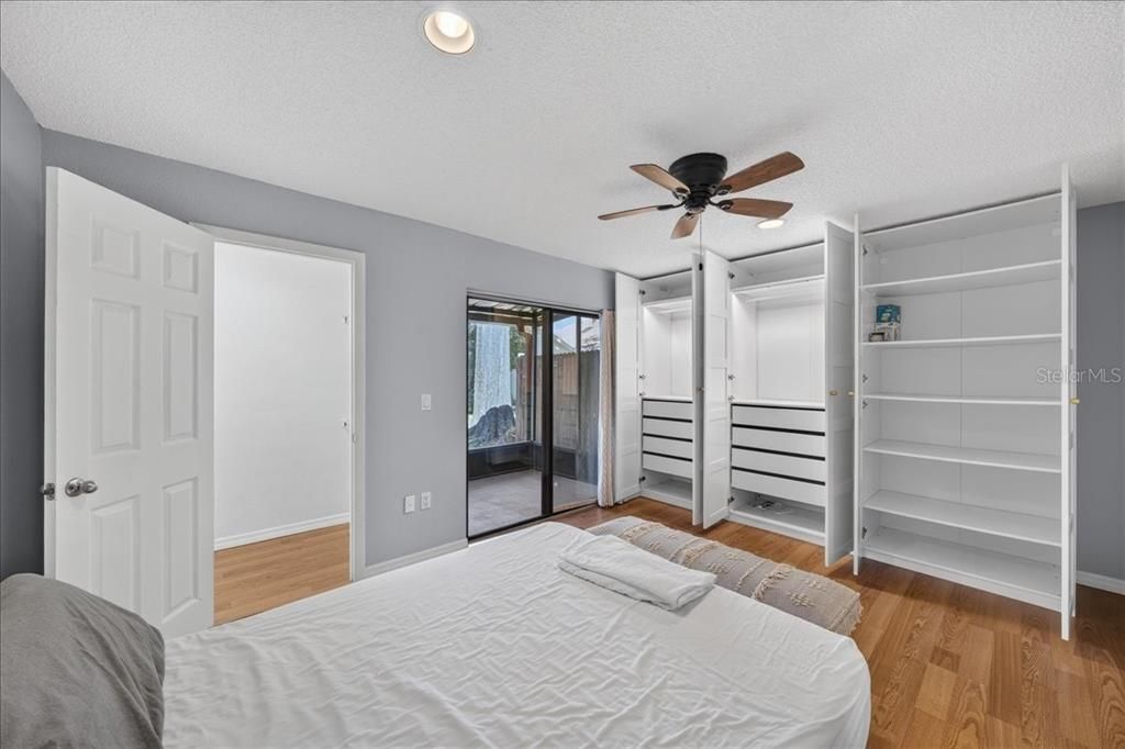 For Sale: $149,900 (1 beds, 1 baths, 707 Square Feet)
