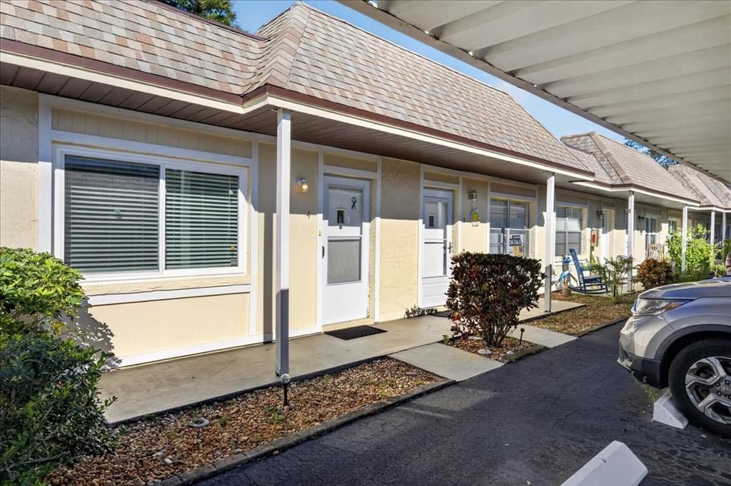 For Sale: $149,900 (1 beds, 1 baths, 707 Square Feet)
