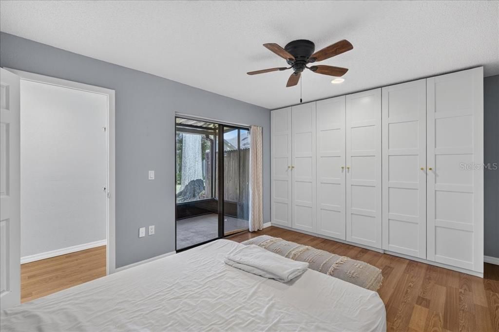For Sale: $149,900 (1 beds, 1 baths, 707 Square Feet)
