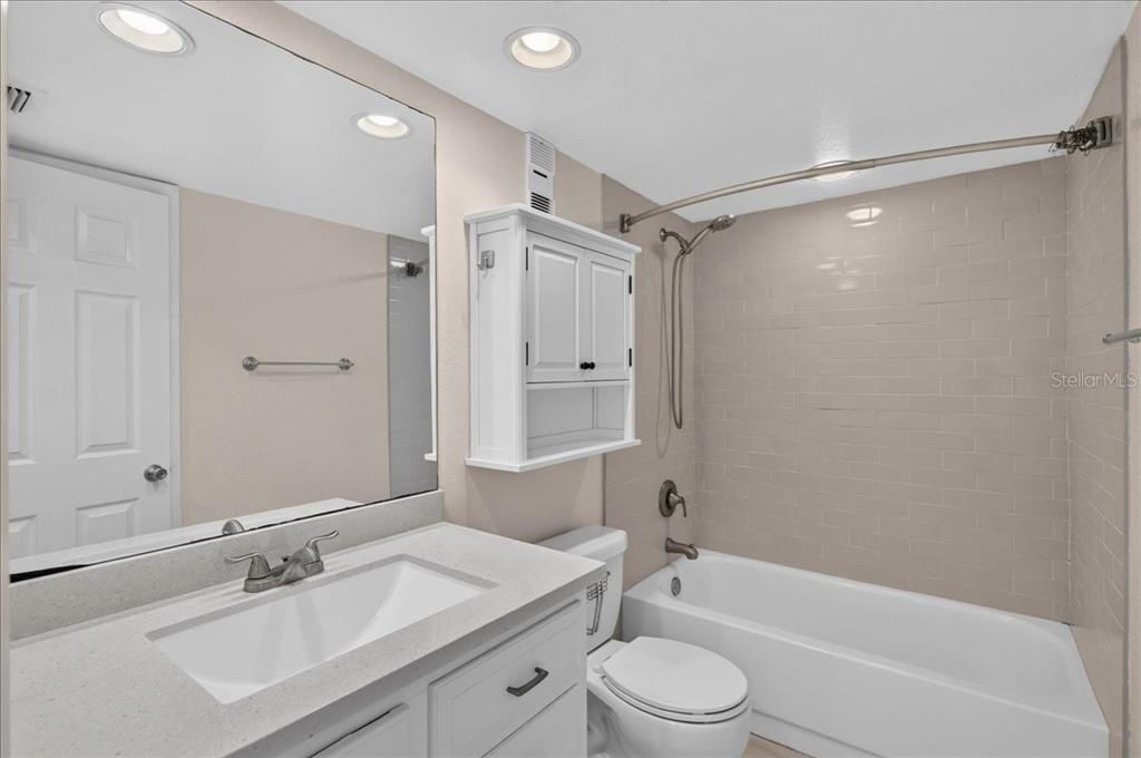 For Sale: $149,900 (1 beds, 1 baths, 707 Square Feet)