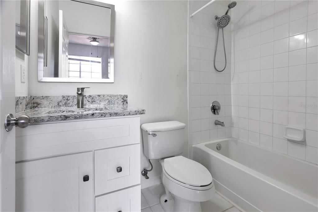 В аренду: $1,975 (3 спален, 3 ванн, 1359 Квадратных фут)