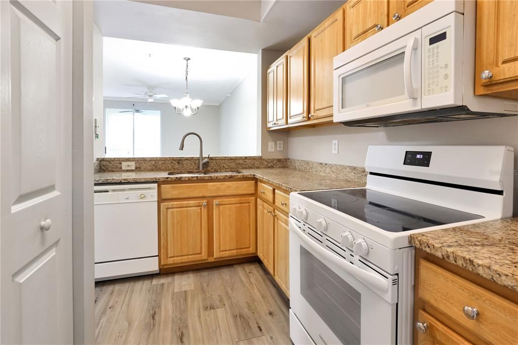 В аренду: $1,975 (3 спален, 3 ванн, 1359 Квадратных фут)