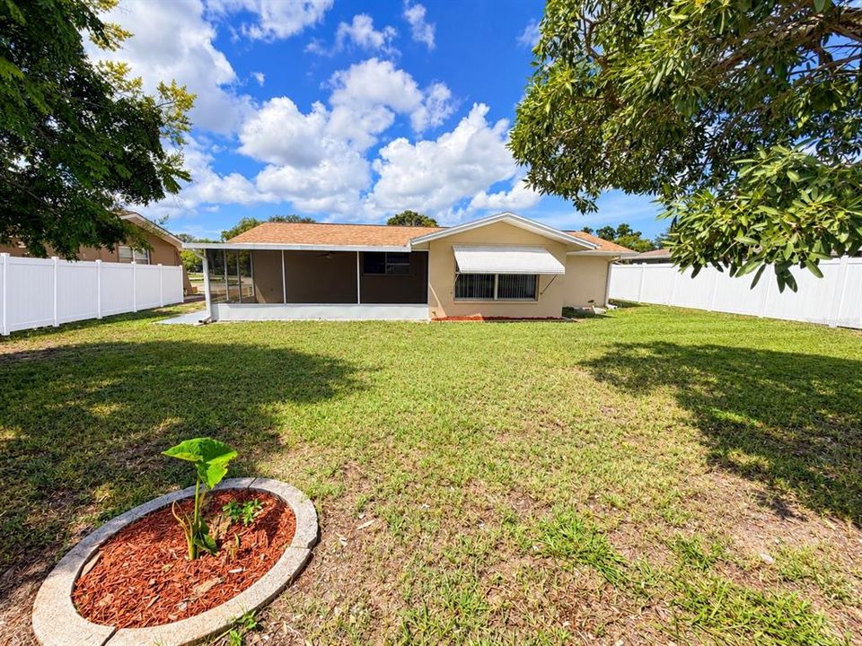 На продажу: $255,000 (2 спален, 1 ванн, 1028 Квадратных фут)