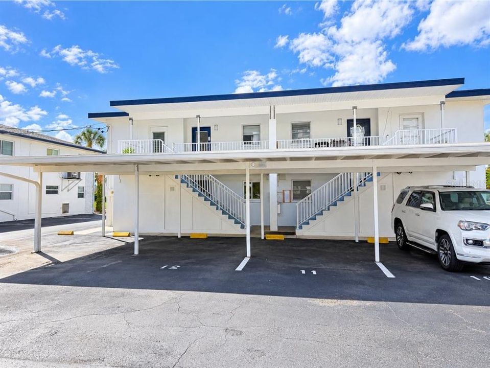 For Sale: $198,900 (2 beds, 2 baths, 1100 Square Feet)