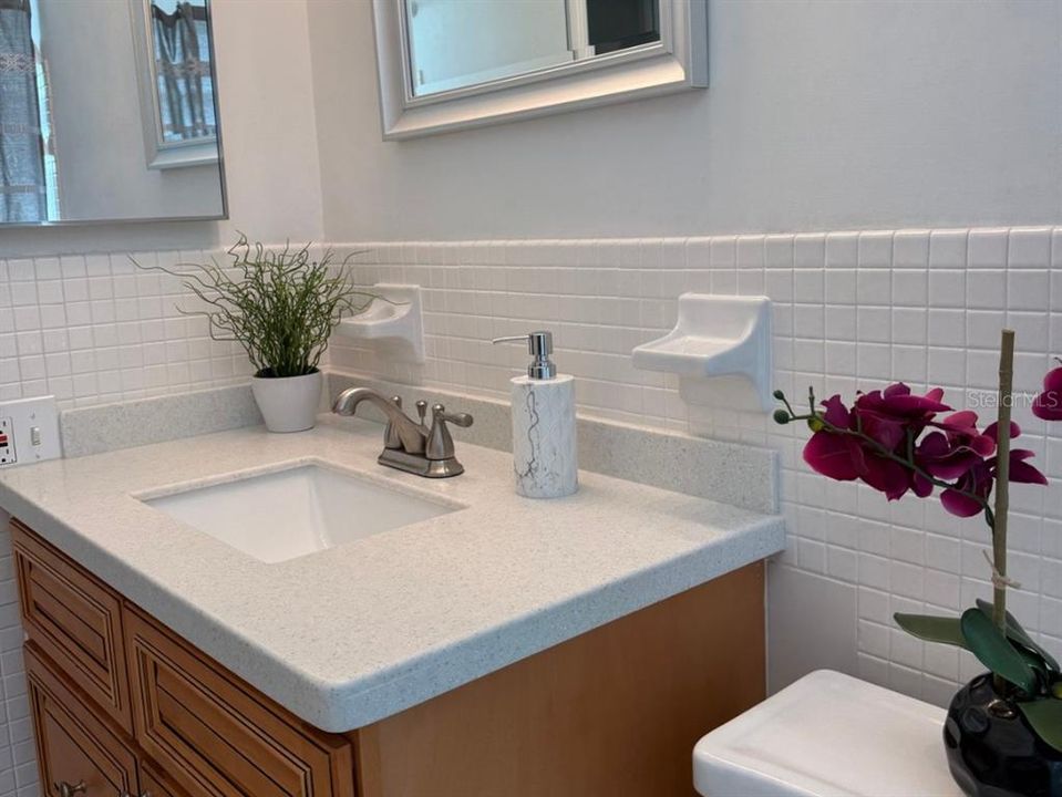 For Sale: $198,900 (2 beds, 2 baths, 1100 Square Feet)