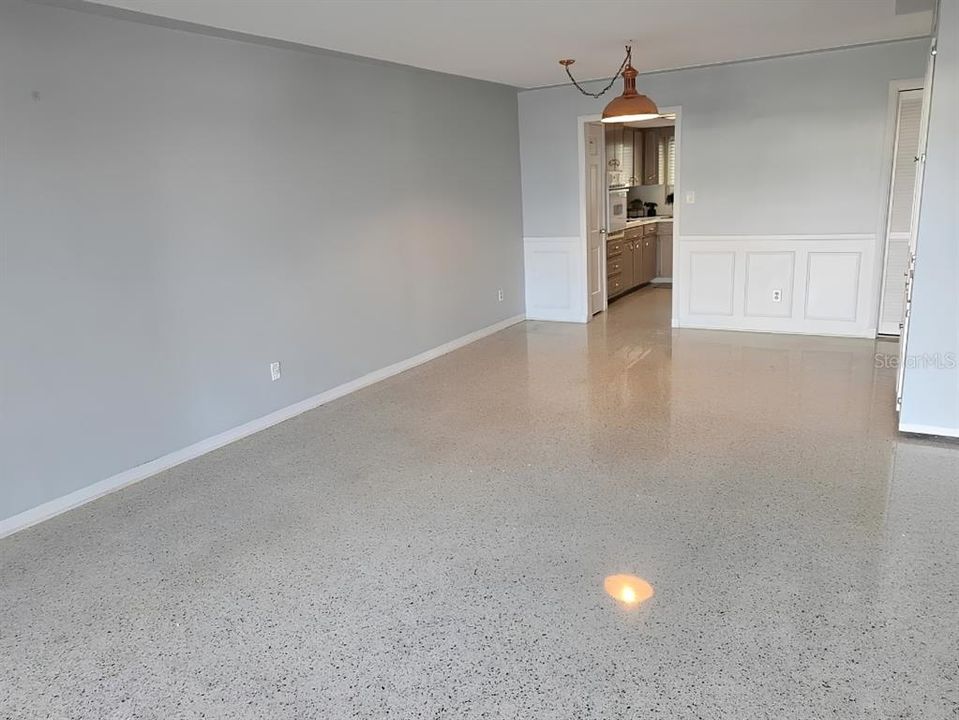 For Sale: $198,900 (2 beds, 2 baths, 1100 Square Feet)