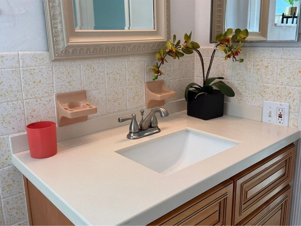 For Sale: $198,900 (2 beds, 2 baths, 1100 Square Feet)