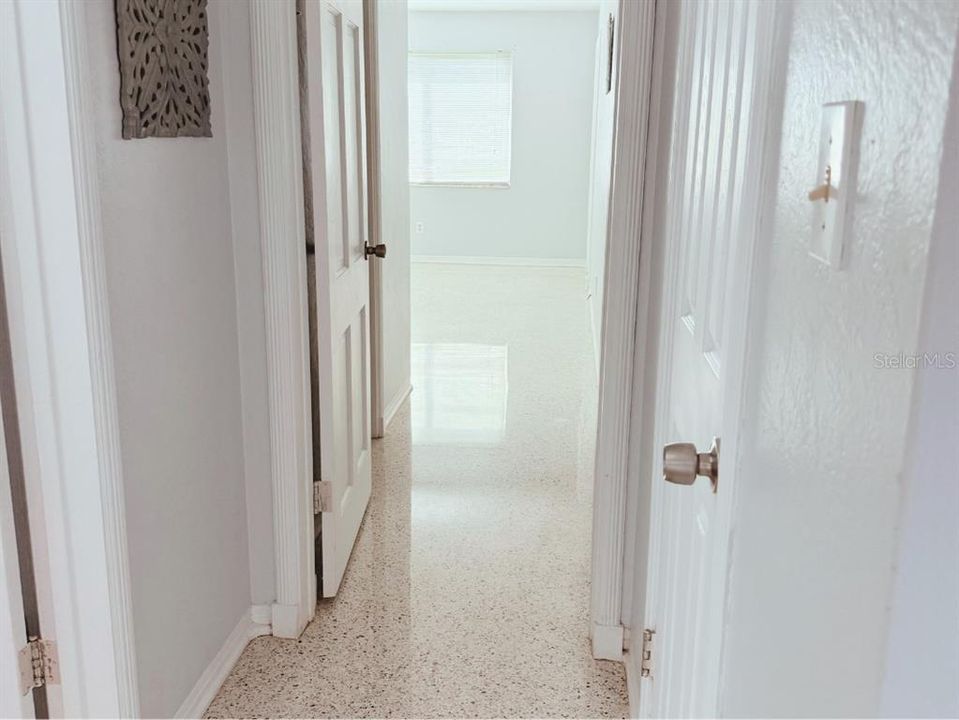 For Sale: $198,900 (2 beds, 2 baths, 1100 Square Feet)