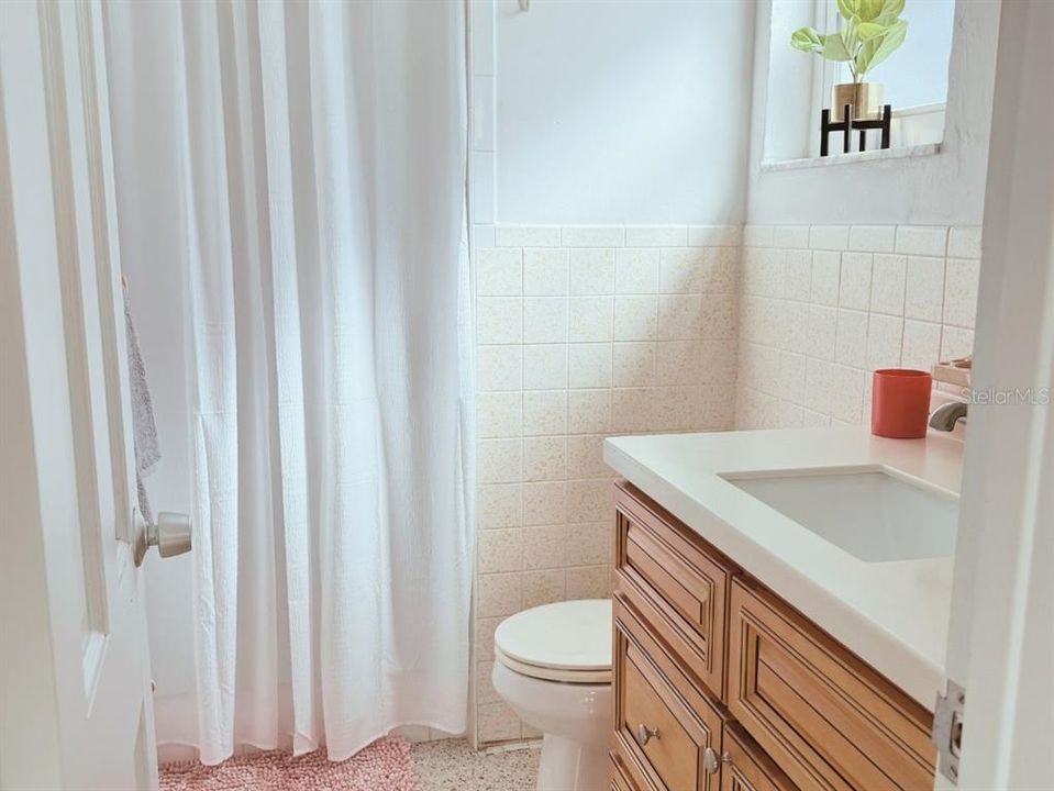 For Sale: $198,900 (2 beds, 2 baths, 1100 Square Feet)
