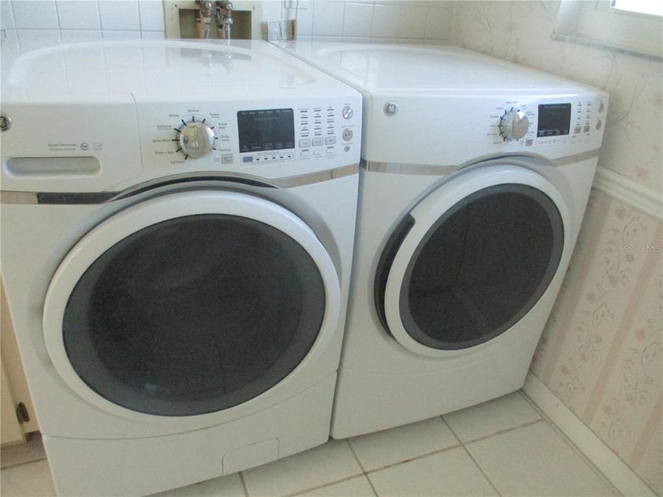В аренду: $2,200 (2 спален, 2 ванн, 1756 Квадратных фут)