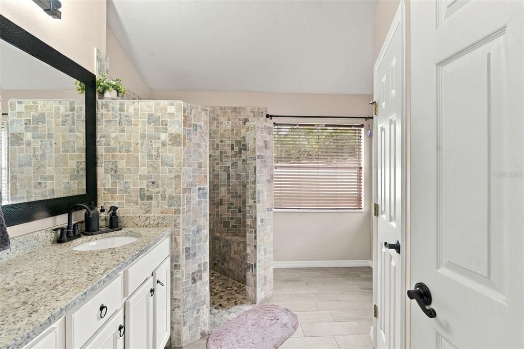 For Sale: $399,900 (3 beds, 2 baths, 1841 Square Feet)