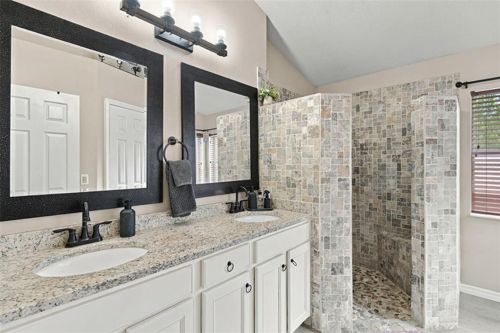 For Sale: $399,900 (3 beds, 2 baths, 1841 Square Feet)