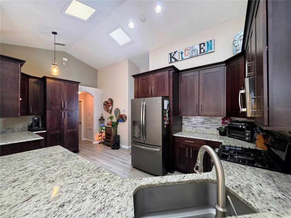 For Sale: $399,900 (3 beds, 2 baths, 1841 Square Feet)