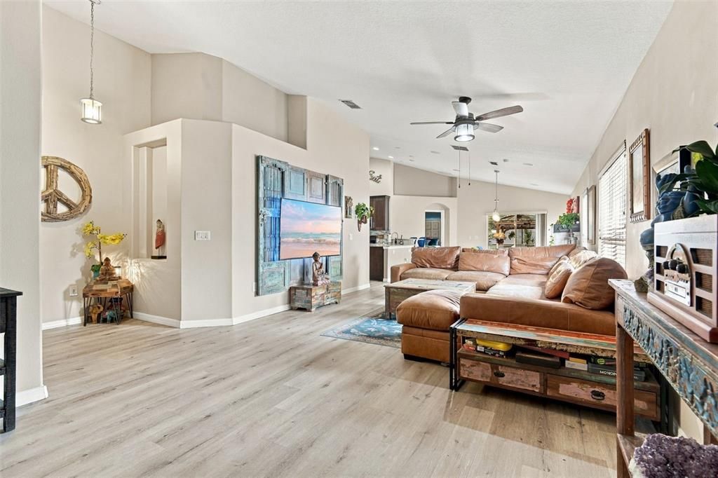 For Sale: $399,900 (3 beds, 2 baths, 1841 Square Feet)