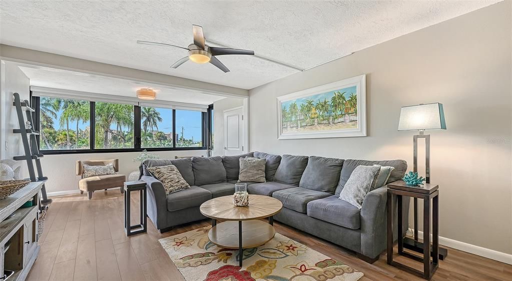 For Sale: $634,900 (2 beds, 2 baths, 1152 Square Feet)