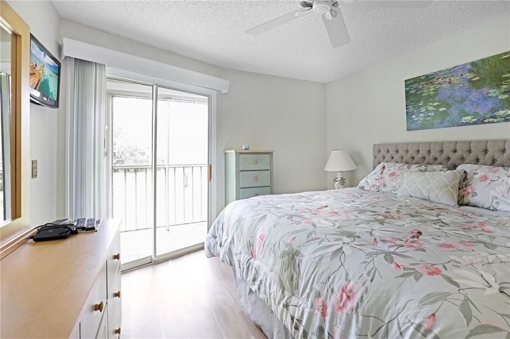 В аренду: $2,300 (2 спален, 2 ванн, 1042 Квадратных фут)