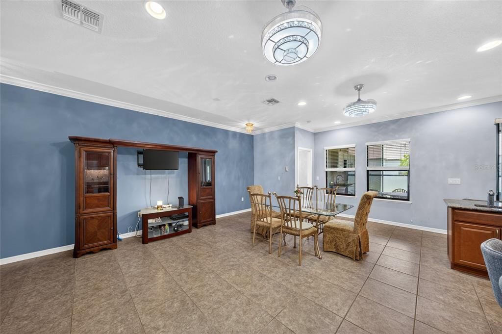 En Venta: $395,777 (4 camas, 3 baños, 2466 Pies cuadrados)