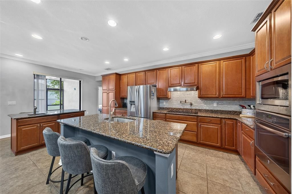 En Venta: $395,777 (4 camas, 3 baños, 2466 Pies cuadrados)