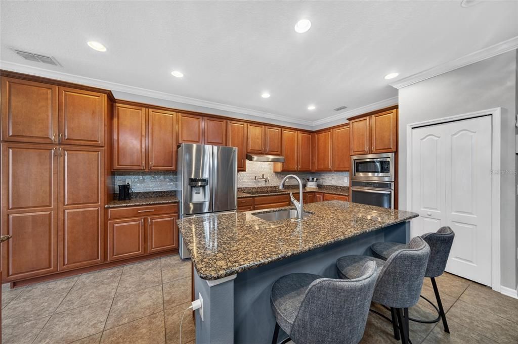 En Venta: $395,777 (4 camas, 3 baños, 2466 Pies cuadrados)
