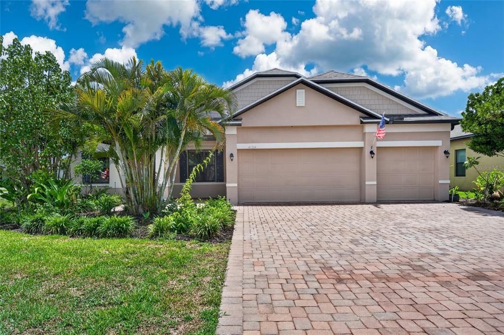 En Venta: $395,777 (4 camas, 3 baños, 2466 Pies cuadrados)