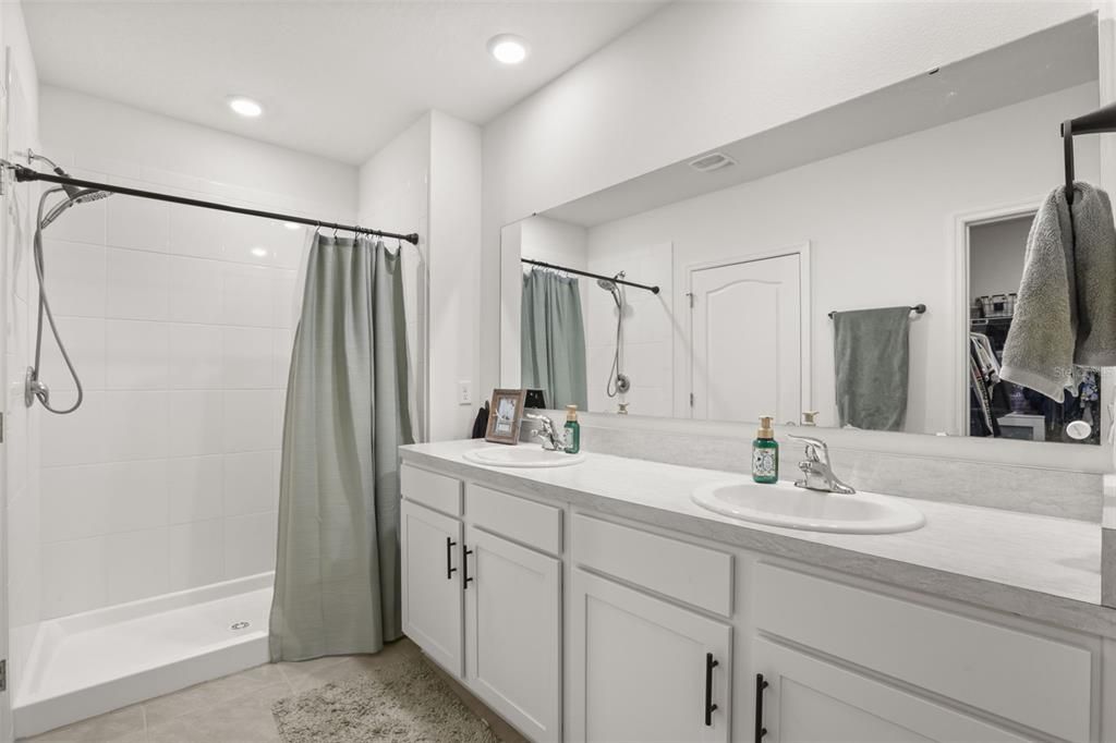 For Sale: $328,900 (3 beds, 2 baths, 1617 Square Feet)