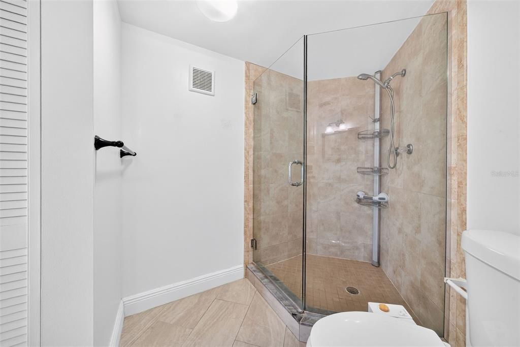 For Sale: $349,900 (2 beds, 2 baths, 1250 Square Feet)