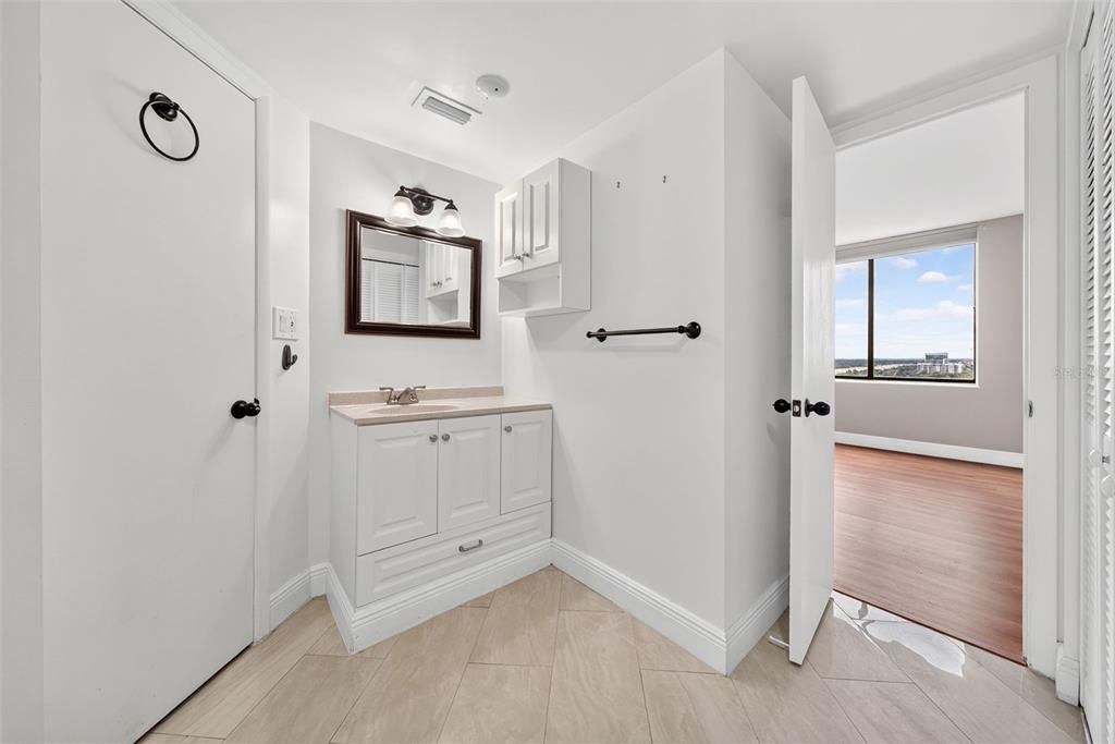 For Sale: $349,900 (2 beds, 2 baths, 1250 Square Feet)