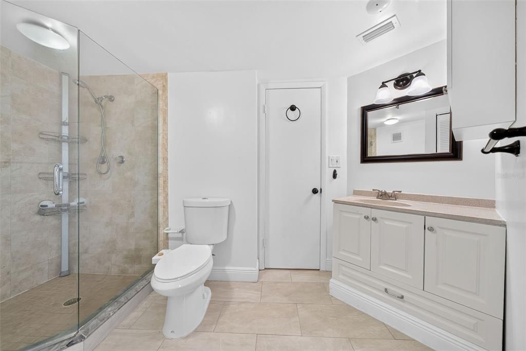For Sale: $349,900 (2 beds, 2 baths, 1250 Square Feet)