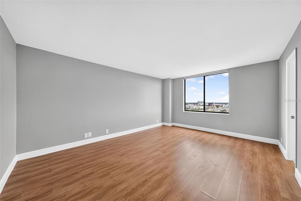 For Sale: $349,900 (2 beds, 2 baths, 1250 Square Feet)