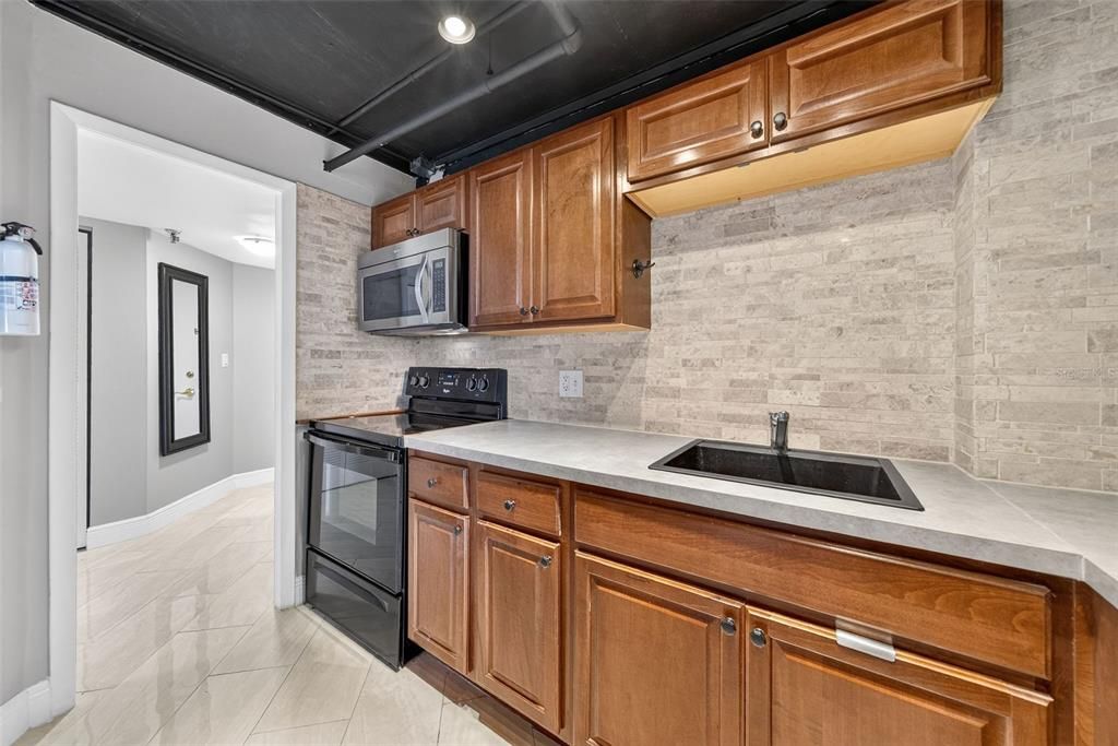 For Sale: $349,900 (2 beds, 2 baths, 1250 Square Feet)