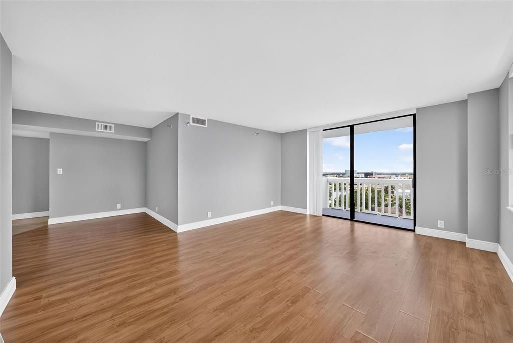 For Sale: $349,900 (2 beds, 2 baths, 1250 Square Feet)