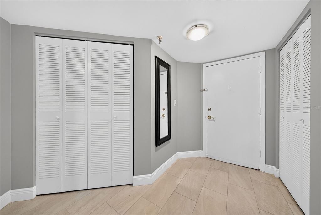 For Sale: $349,900 (2 beds, 2 baths, 1250 Square Feet)