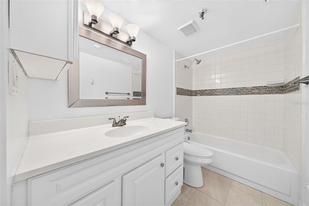 For Sale: $349,900 (2 beds, 2 baths, 1250 Square Feet)
