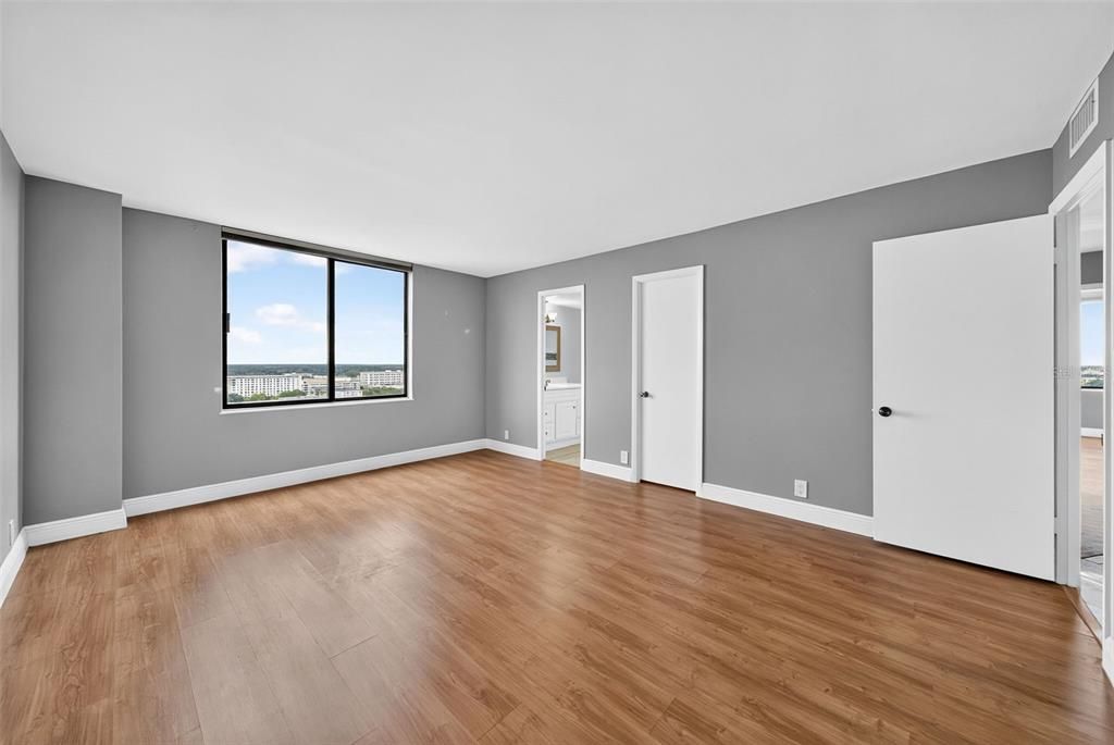 For Sale: $349,900 (2 beds, 2 baths, 1250 Square Feet)