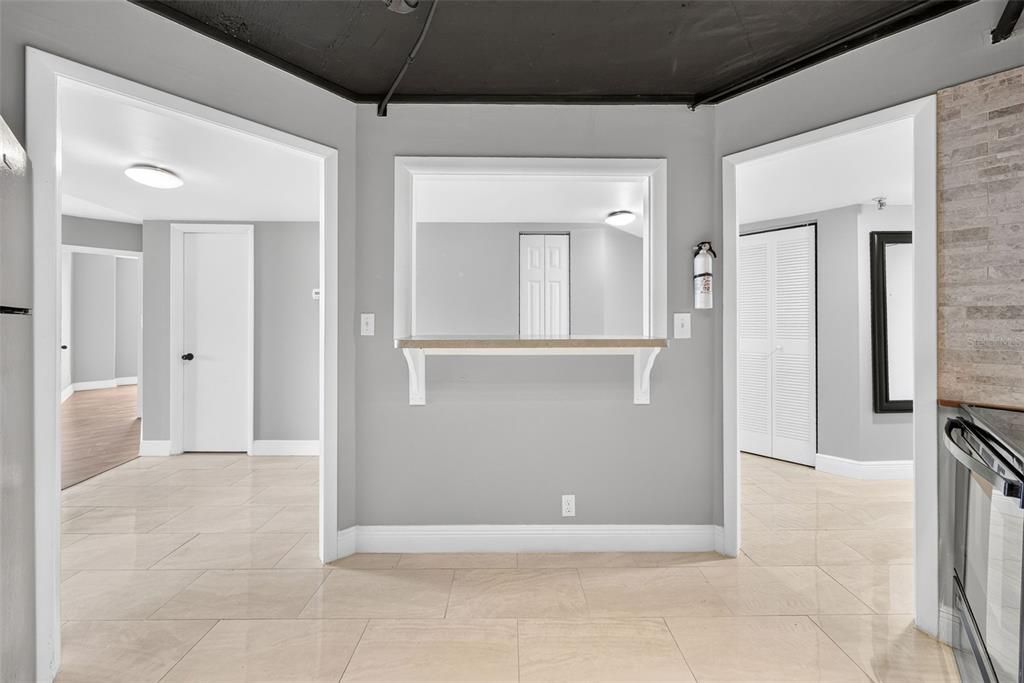 For Sale: $349,900 (2 beds, 2 baths, 1250 Square Feet)