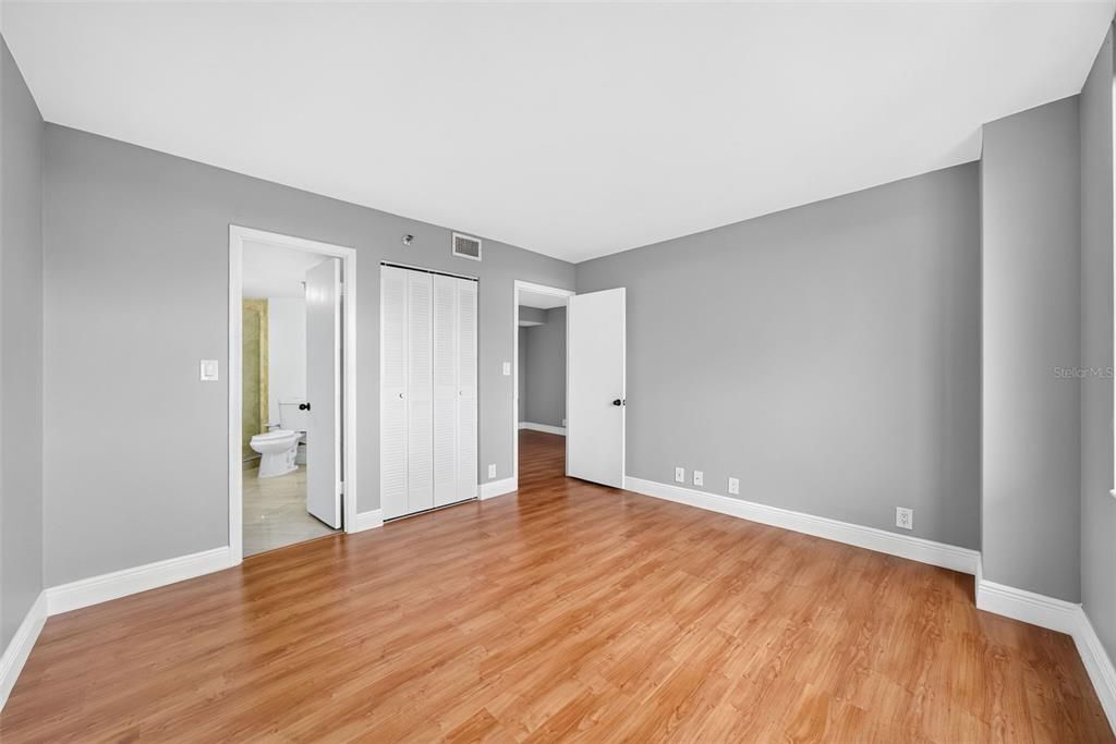 For Sale: $349,900 (2 beds, 2 baths, 1250 Square Feet)