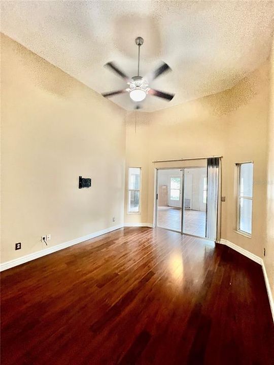 En Renta: $2,300 (4 camas, 2 baños, 2002 Pies cuadrados)