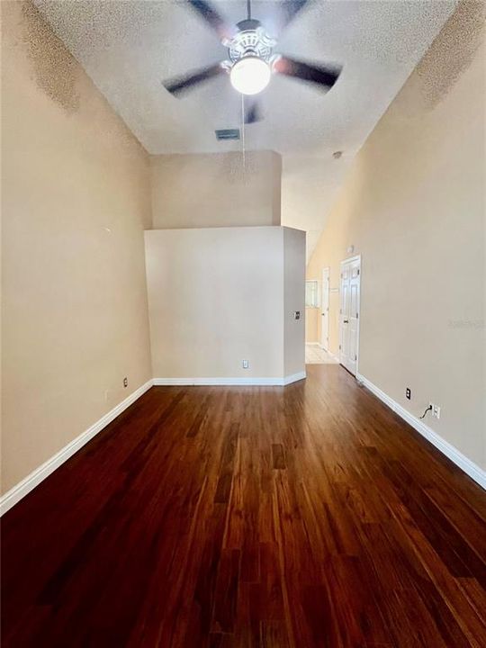 En Renta: $2,300 (4 camas, 2 baños, 2002 Pies cuadrados)