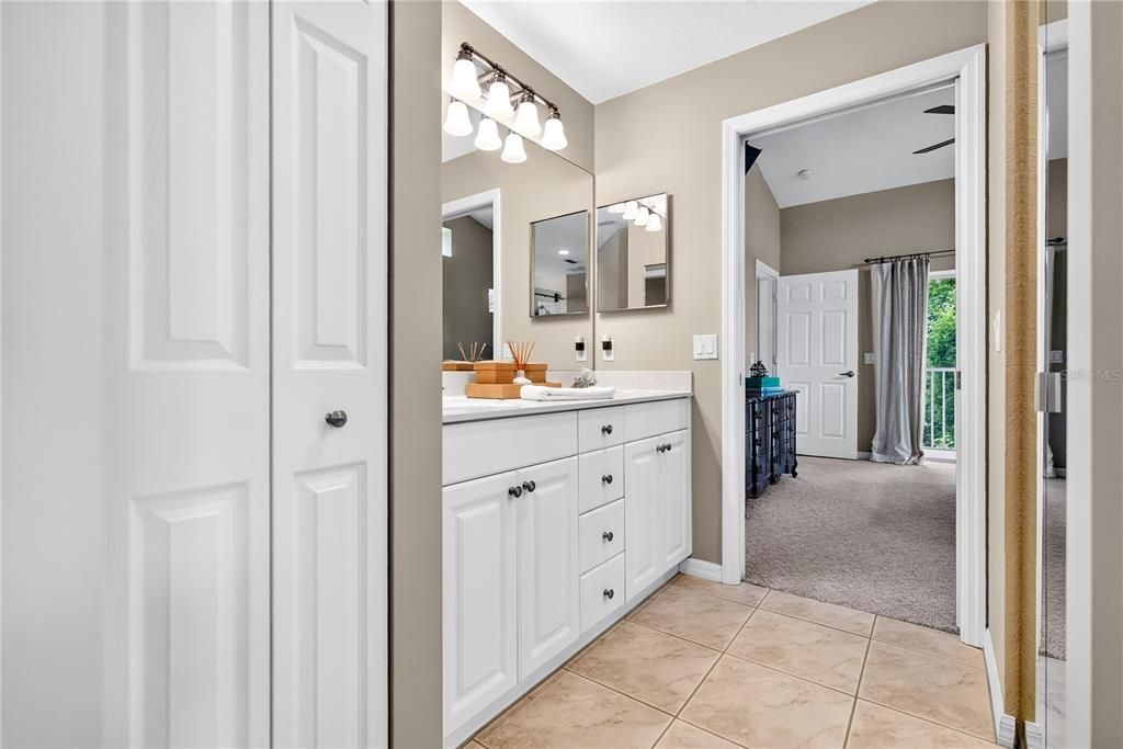 For Sale: $249,900 (2 beds, 2 baths, 1409 Square Feet)