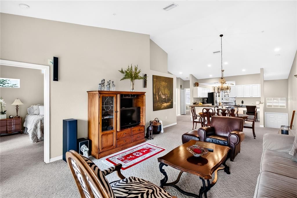 For Sale: $249,900 (2 beds, 2 baths, 1409 Square Feet)