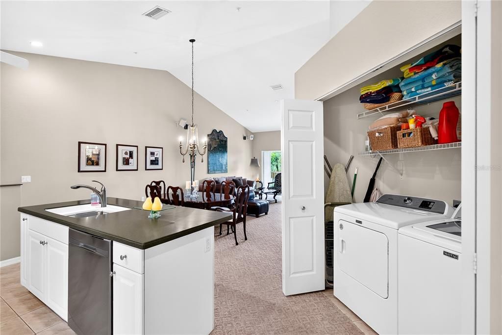 For Sale: $249,900 (2 beds, 2 baths, 1409 Square Feet)